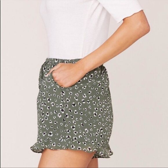 Jack by BB Dakota Sage Jungle Cat Shorts Size Small - Picture 2 of 6